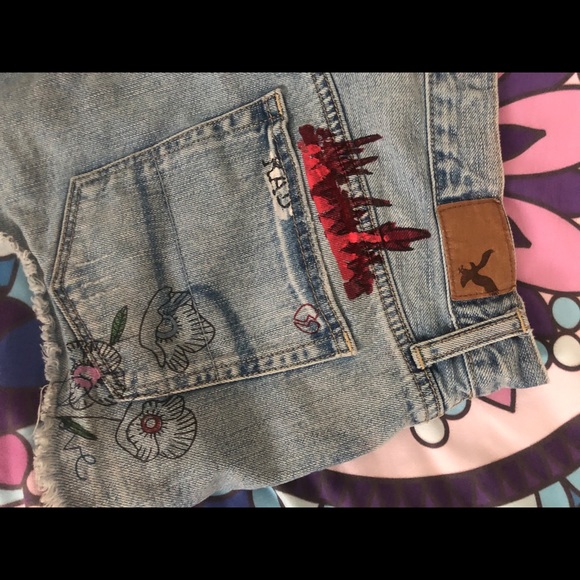 AEO vintage high rise cut offs - Picture 4 of 5